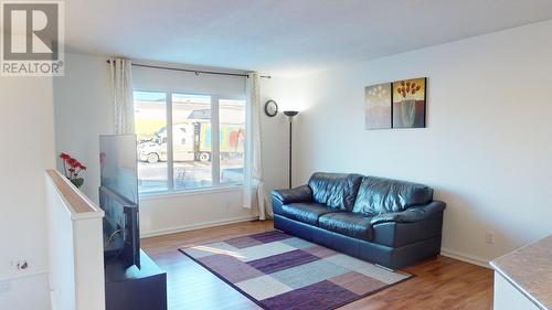 9911 97 Avenue, Fort St. John, BC - Indoor Photo Showing Living Room