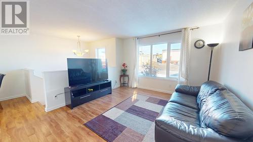 9911 97 Avenue, Fort St. John, BC - Indoor Photo Showing Living Room