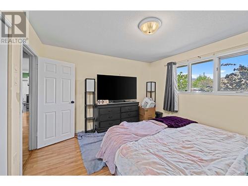 2391 Tranquille Road, Kamloops, BC - Indoor Photo Showing Bedroom