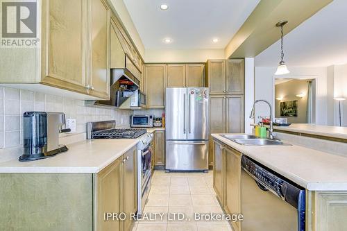 2317 Foxfield Road, Oakville, ON - Indoor Photo Showing Kitchen With Double Sink With Upgraded Kitchen