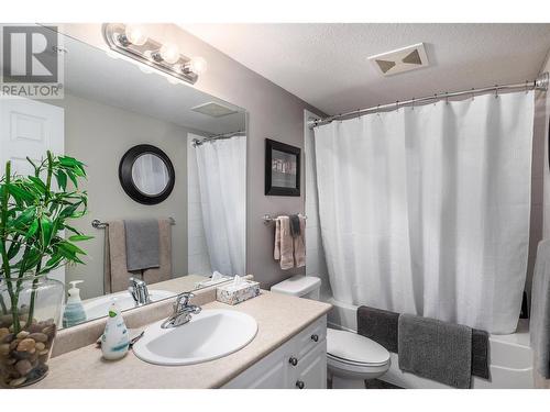 1088 Sunset Drive Unit# 540 Lot# 216, Kelowna, BC - Indoor Photo Showing Bathroom