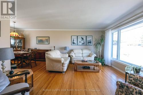 35 Anne Street, Quinte West, ON - Indoor Photo Showing Living Room