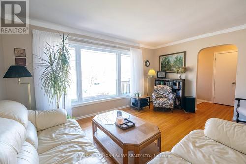 35 Anne Street, Quinte West, ON - Indoor Photo Showing Living Room