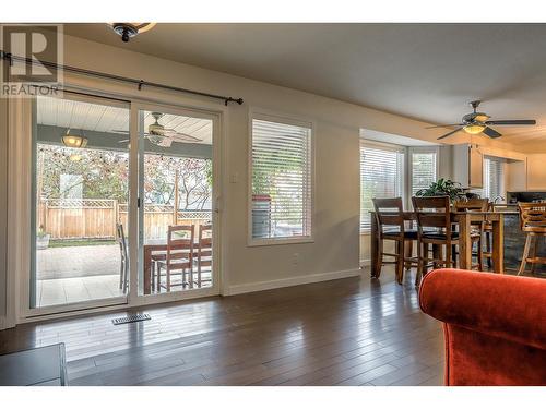 30 Lambert Place, Coldstream, BC - Indoor Photo Showing Living Room