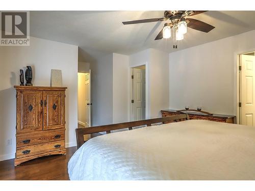 30 Lambert Place, Coldstream, BC - Indoor Photo Showing Bedroom