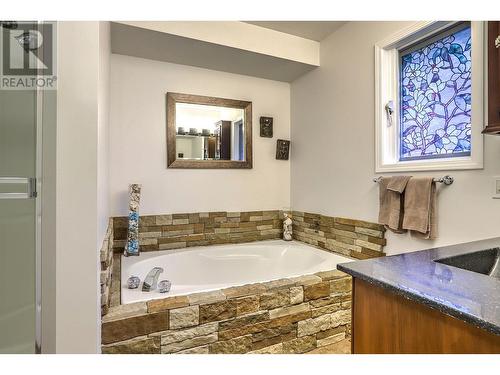 30 Lambert Place, Coldstream, BC - Indoor Photo Showing Bathroom