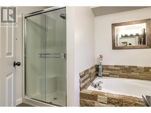 30 Lambert Place, Coldstream, BC - Indoor Photo Showing Bathroom