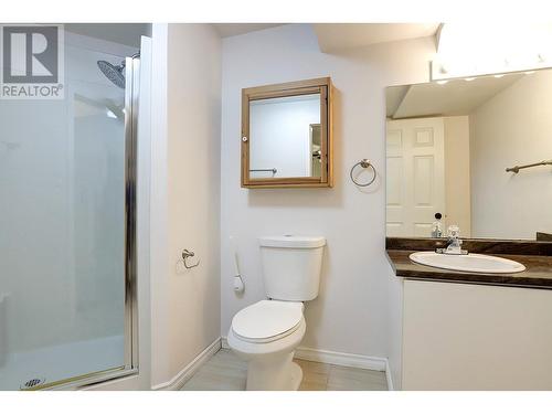 30 Lambert Place, Coldstream, BC - Indoor Photo Showing Bathroom