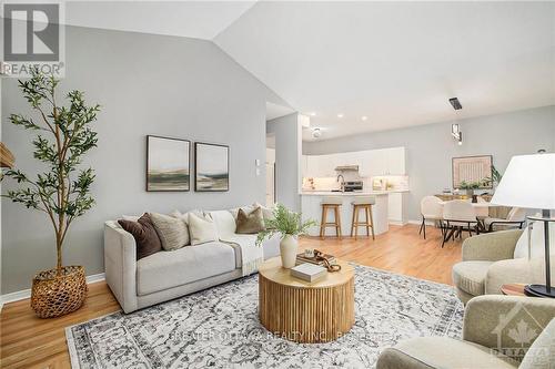 2 Insmill Crescent, Ottawa, ON - Indoor Photo Showing Living Room