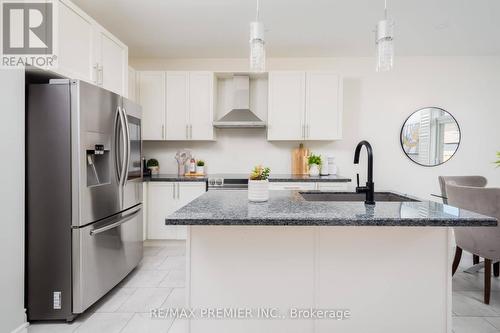 30 Prady Lane, New Tecumseth, ON - Indoor Photo Showing Kitchen With Upgraded Kitchen