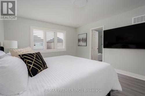 30 Prady Lane, New Tecumseth, ON - Indoor Photo Showing Bedroom