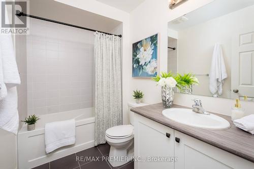 30 Prady Lane, New Tecumseth, ON - Indoor Photo Showing Bathroom