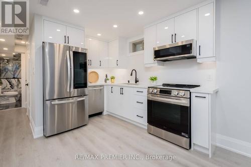 30 Prady Lane, New Tecumseth, ON - Indoor Photo Showing Kitchen With Upgraded Kitchen