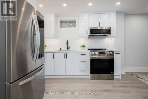 30 Prady Lane, New Tecumseth, ON - Indoor Photo Showing Kitchen With Upgraded Kitchen