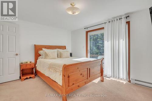 1183 Echo Lake Road, Lake Of Bays, ON - Indoor Photo Showing Bedroom