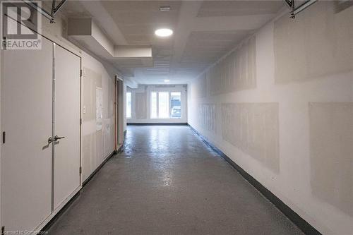 View of hallway - 1095 Cooke Boulevard Unit# 42, Burlington, ON - Indoor Photo Showing Other Room