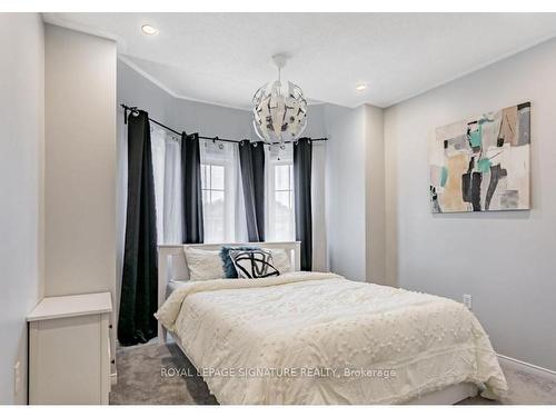 18 Preston Ave, New Tecumseth, ON - Indoor Photo Showing Bedroom