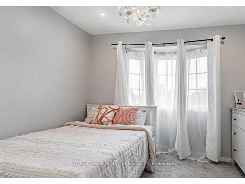 18 Preston Ave, New Tecumseth, ON - Indoor Photo Showing Bedroom