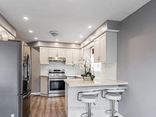 18 Preston Ave, New Tecumseth, ON - Indoor Photo Showing Kitchen With Stainless Steel Kitchen With Upgraded Kitchen