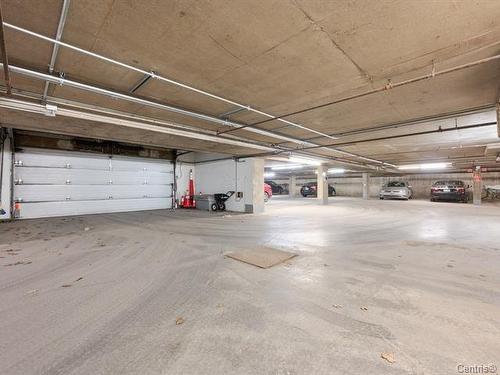 Garage - 206-5105 Boul. De L'Assomption, Montréal (Rosemont/La Petite-Patrie), QC - Indoor Photo Showing Garage