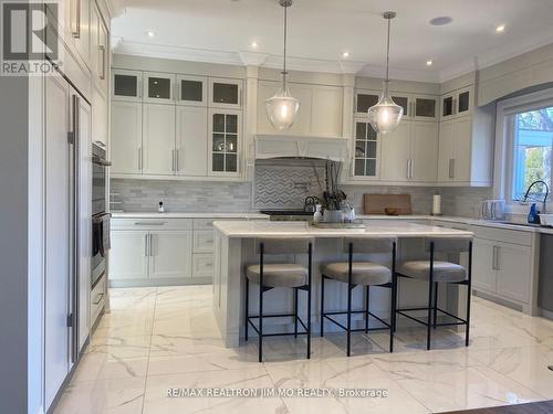 2429 Applewood Drive, Oakville, ON - Indoor Photo Showing Kitchen With Upgraded Kitchen