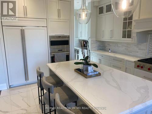 2429 Applewood Drive, Oakville, ON - Indoor Photo Showing Kitchen