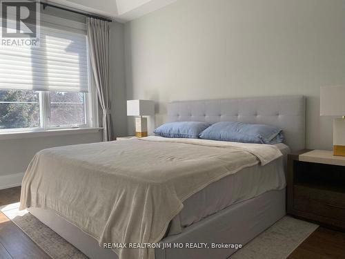 2429 Applewood Drive, Oakville, ON - Indoor Photo Showing Bedroom