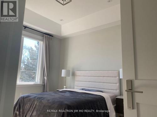 2429 Applewood Drive, Oakville, ON - Indoor Photo Showing Bedroom