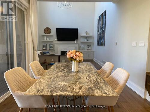 2429 Applewood Drive, Oakville, ON - Indoor Photo Showing Dining Room