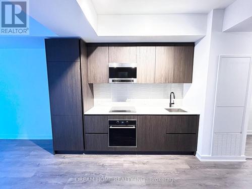 708 - 127 Broadway Avenue, Toronto, ON - Indoor Photo Showing Kitchen