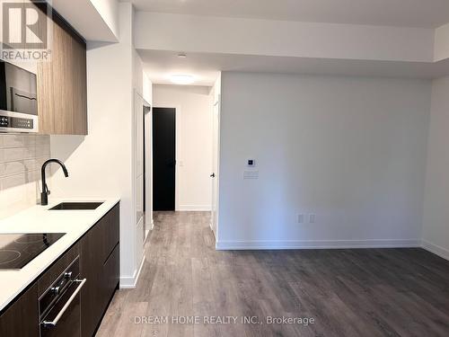 708 - 127 Broadway Avenue, Toronto, ON - Indoor Photo Showing Kitchen