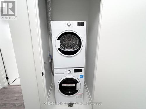 708 - 127 Broadway Avenue, Toronto, ON - Indoor Photo Showing Laundry Room