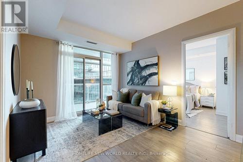 401 - 110 Marine Parade Drive, Toronto, ON - Indoor Photo Showing Living Room