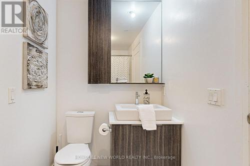 401 - 110 Marine Parade Drive, Toronto, ON - Indoor Photo Showing Bathroom