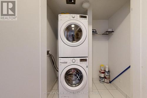 401 - 110 Marine Parade Drive, Toronto, ON - Indoor Photo Showing Laundry Room