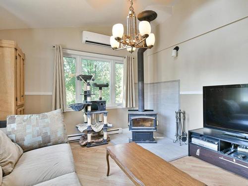 Salon - 214 Rue Oscar, Terrebonne (Lachenaie), QC - Indoor Photo Showing Living Room With Fireplace