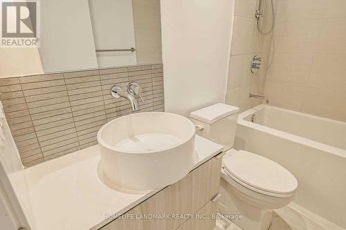 1005 - 161 Roehampton Avenue, Toronto, ON - Indoor Photo Showing Bathroom