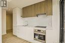 1005 - 161 Roehampton Avenue, Toronto, ON  - Indoor Photo Showing Kitchen 