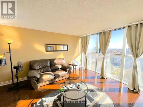 1108 - 25 Trailwood Drive, Mississauga, ON - Indoor Photo Showing Living Room