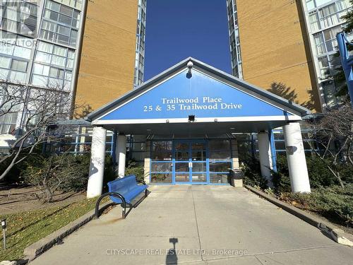 1108 - 25 Trailwood Drive, Mississauga, ON - Outdoor