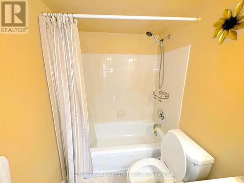 1108 - 25 Trailwood Drive, Mississauga, ON - Indoor Photo Showing Bathroom