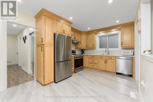 67 Eleanor Crescent, Halton Hills, ON - Indoor Photo Showing Kitchen With Stainless Steel Kitchen