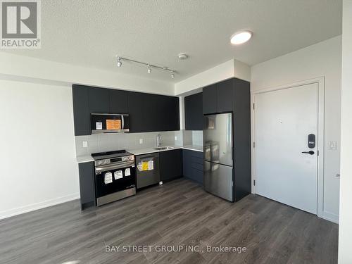 707 - 225 Malta Avenue, Brampton, ON - Indoor Photo Showing Kitchen