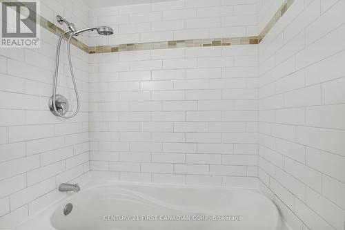 101 Woodrow Crescent, London, ON - Indoor Photo Showing Bathroom