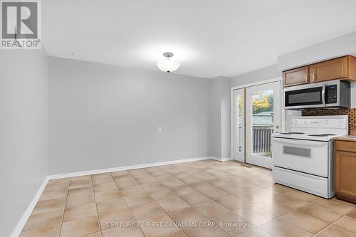 101 Woodrow Crescent, London, ON - Indoor Photo Showing Kitchen