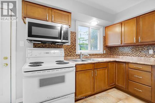 101 Woodrow Crescent, London, ON - Indoor Photo Showing Kitchen With Double Sink