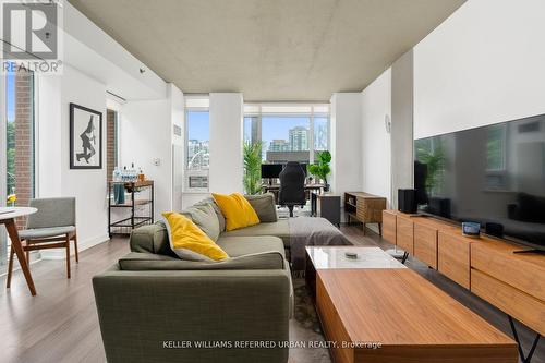 301 - 220 George Street, Toronto, ON - Indoor Photo Showing Living Room