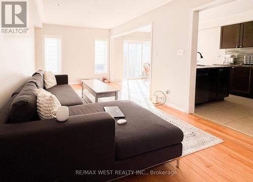 5 Westray Crescent, Ajax, ON - Indoor Photo Showing Living Room