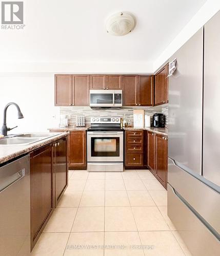 5 Westray Crescent, Ajax, ON - Indoor Photo Showing Kitchen With Stainless Steel Kitchen With Upgraded Kitchen