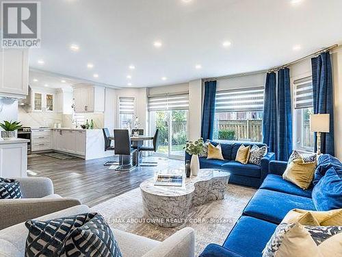 5312 Fallingbrook Drive, Mississauga, ON - Indoor Photo Showing Living Room